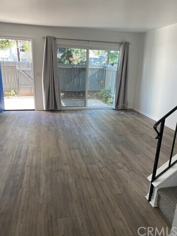 Foto del edificio - 2869 E Jackson Ave