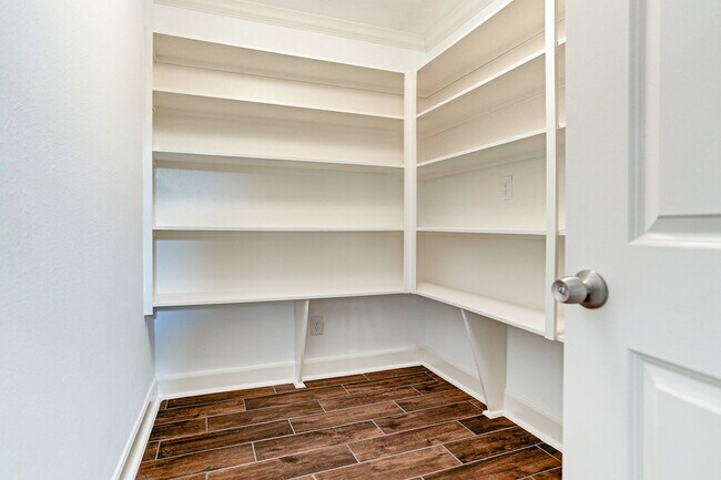 Foto del edificio - 4315 Woodvalley Dr