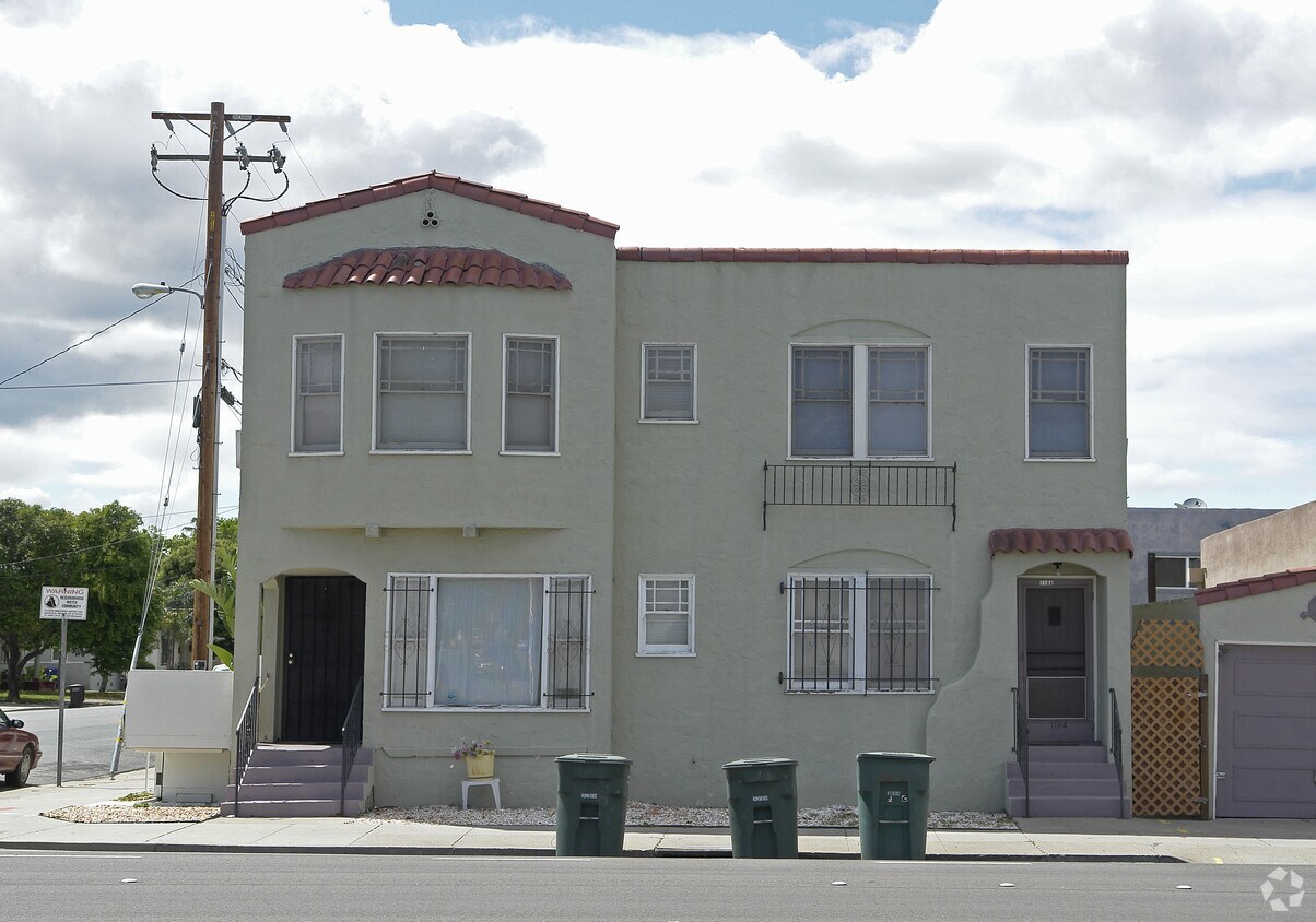 Building Photo - 1192 Harbor St