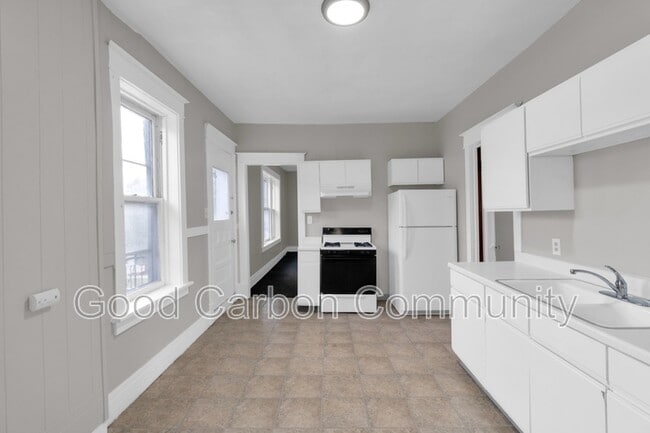 Building Photo - 799 Niagara St