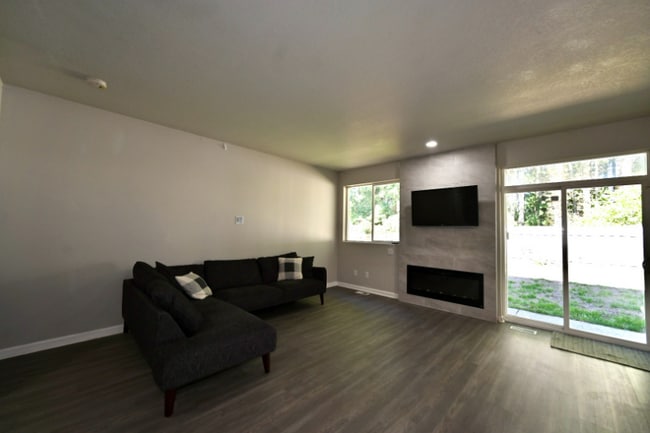 Building Photo - 5659 NE Canard Dr