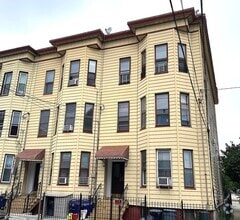 Building Photo - 132 Griffith St