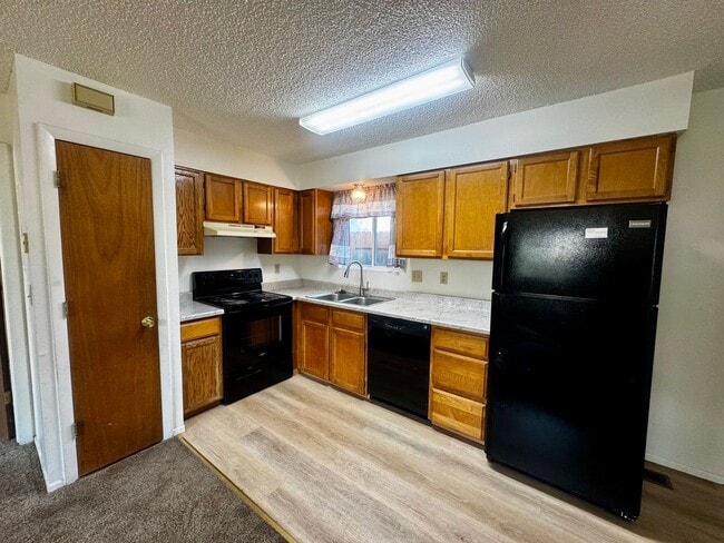 Building Photo - 702/704 Bonfoy Ave