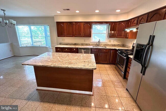 Building Photo - 893 Broad Oaks Dr