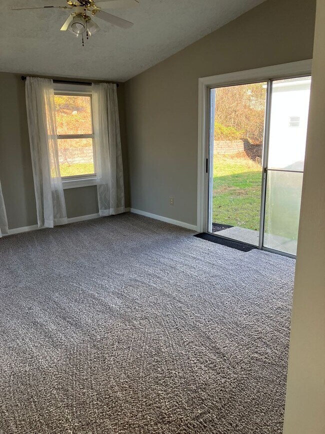 Building Photo - Amazing 5 BR/3.5 Single-Family Home in Bowie!
