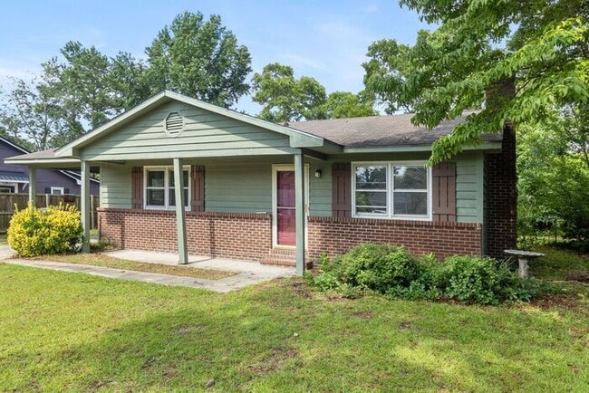 Building Photo - 3 Bedroom 1.5 Bath Ranch in Hope Mills