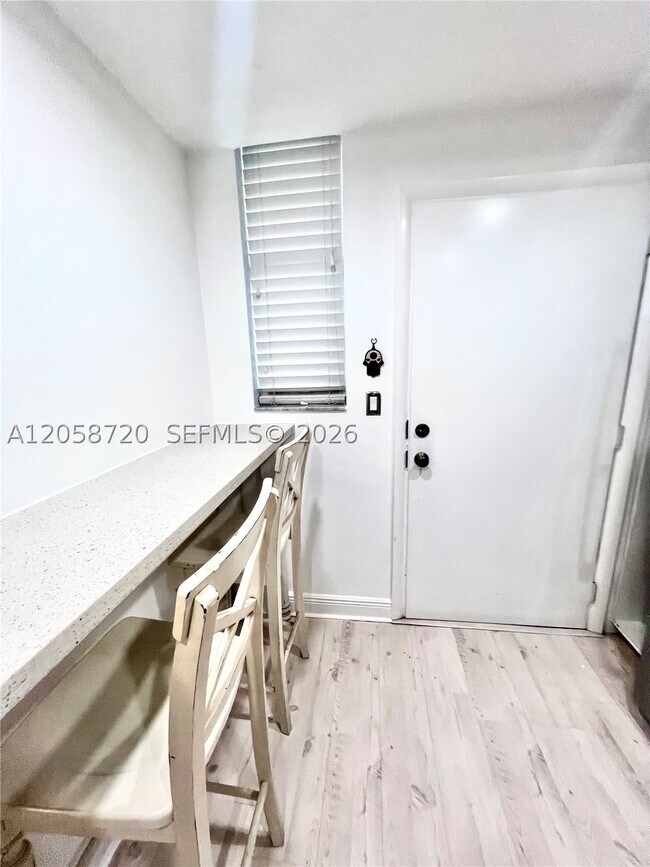 Foto del edificio - 3660 NE 166th St