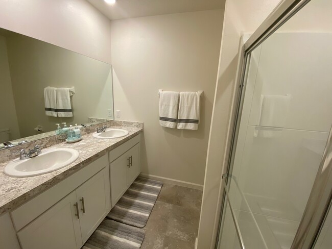 Building Photo - 10963 SW Pacini Way