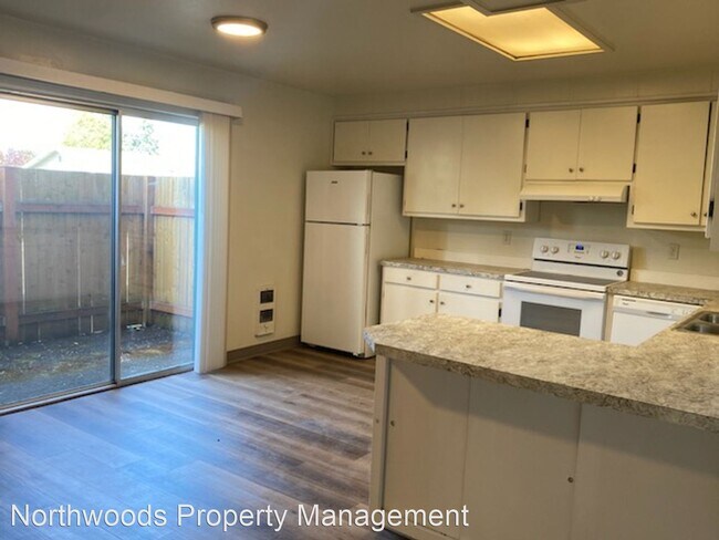 Building Photo - 2 br, 1 bath House - 299 B St Apt C