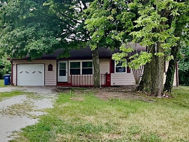 Building Photo - 940 Beacon Ln