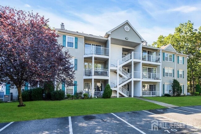 Foto del edificio - 66 Iroquois Dr