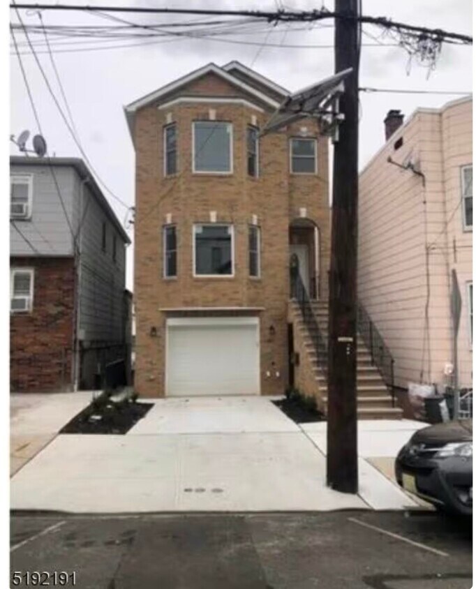 Primary Photo - 485 Liberty Ave