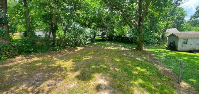 Building Photo - 2 Bedroom House