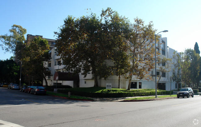 Foto del edificio - 10990 Rochester Ave