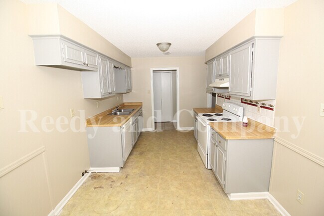 Building Photo - 6060 Tall Willow Dr