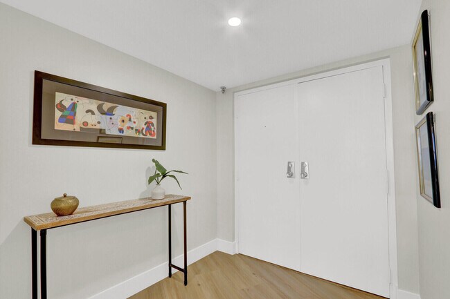 Foto del edificio - 5420 N Ocean Dr