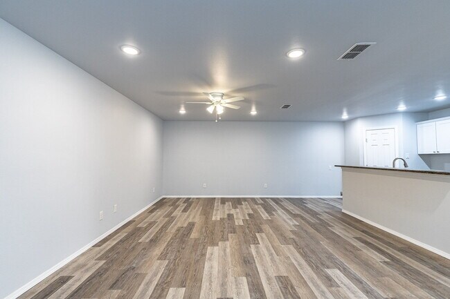 Foto del edificio - Don't miss out on this beautiful townhome!