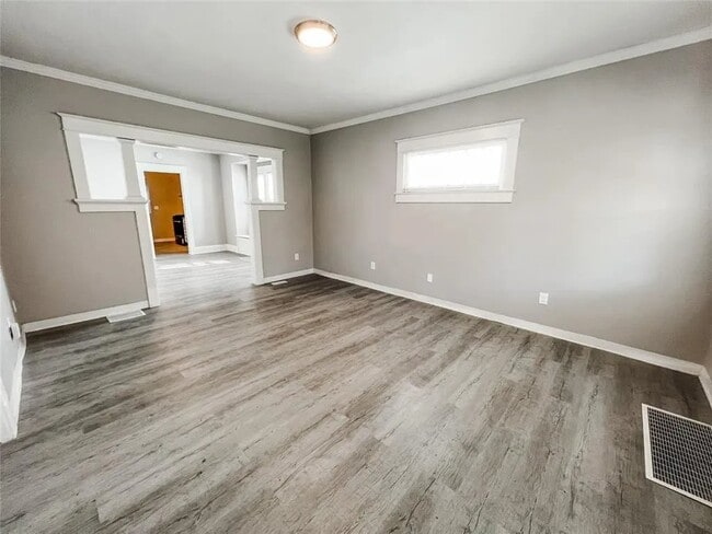 Building Photo - 336 N Riley Ave