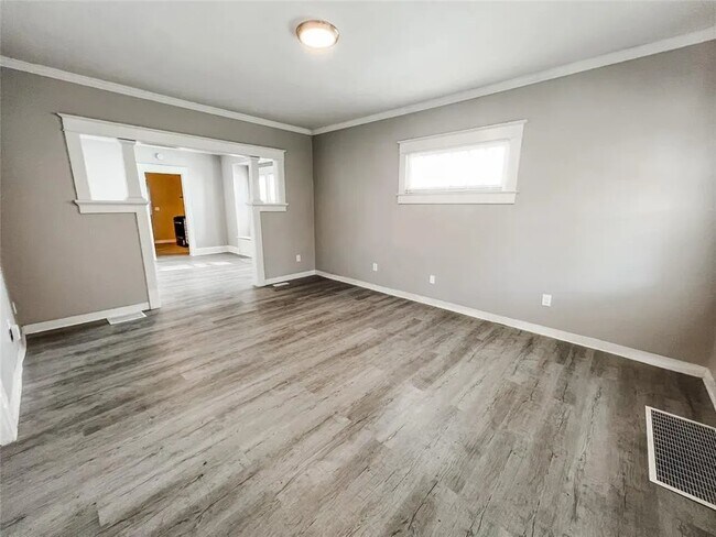 Foto del edificio - 336 N Riley Ave