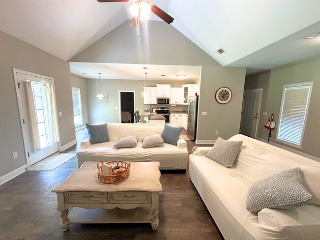 Foto del edificio - 425 Serenity Ave