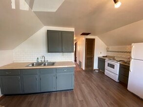 Building Photo - 1451 S 55th St