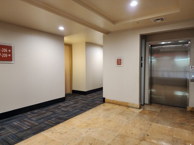 Building Photo - Luxury Mid-rise Condo unit  located on the...