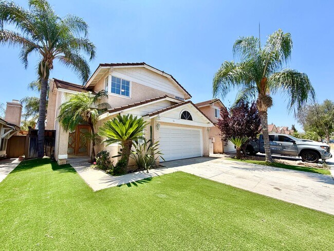 Building Photo - Open-Concept 4 Bedroom 2.5 Bathroom Home with Soaring Ceilings & Spacious Backyard