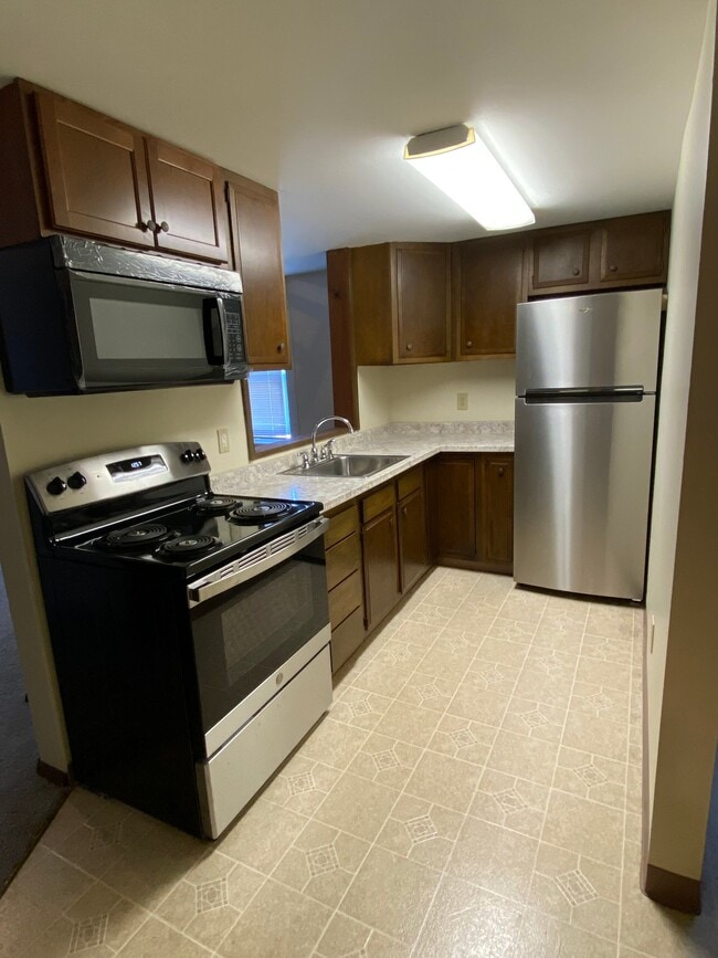 Building Photo - 229 Pawling Ave