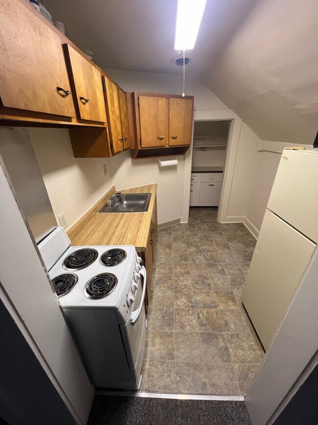 Building Photo - 1214 Delaware Ave