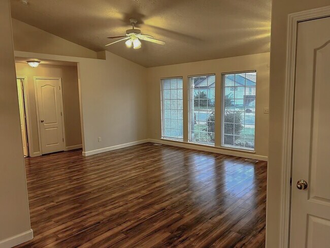 Building Photo - 1435 N Inez Pl