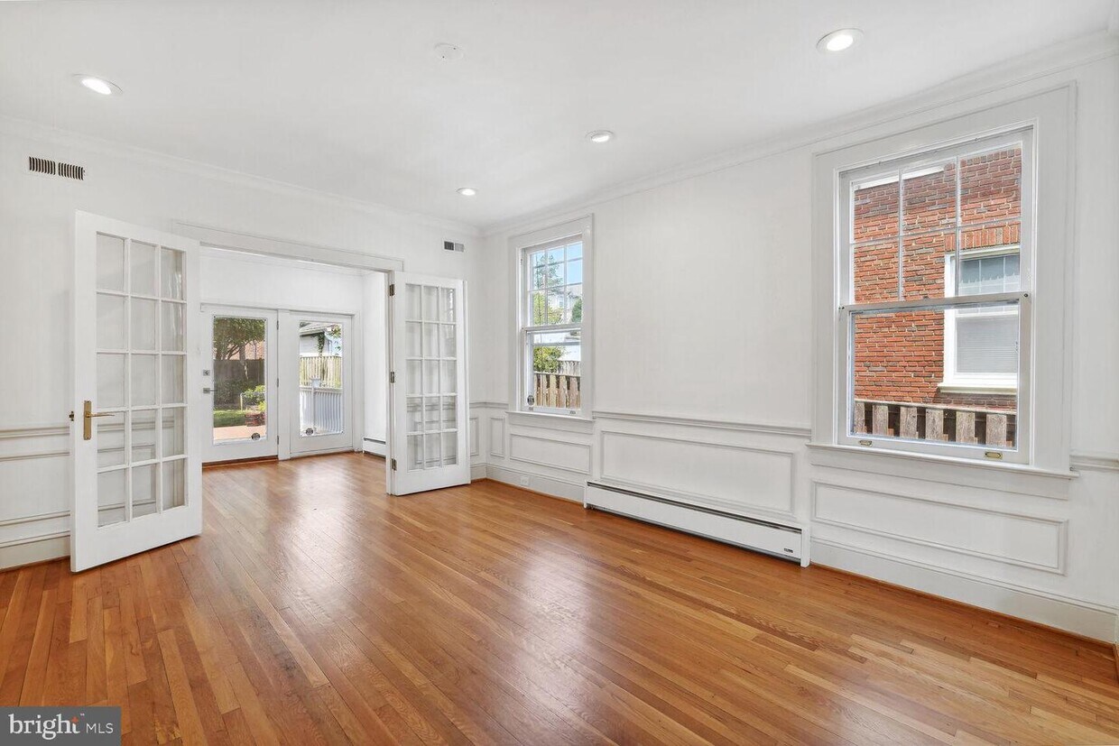 Primary Photo - 3839 Garfield St NW