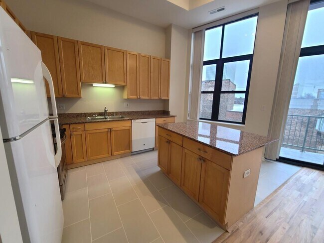 Building Photo - 2 bedroom in Chicago IL 60613
