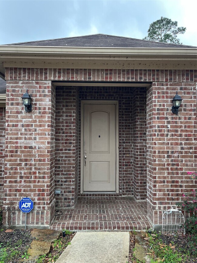 Building Photo - 9311 E Lakeside Dr