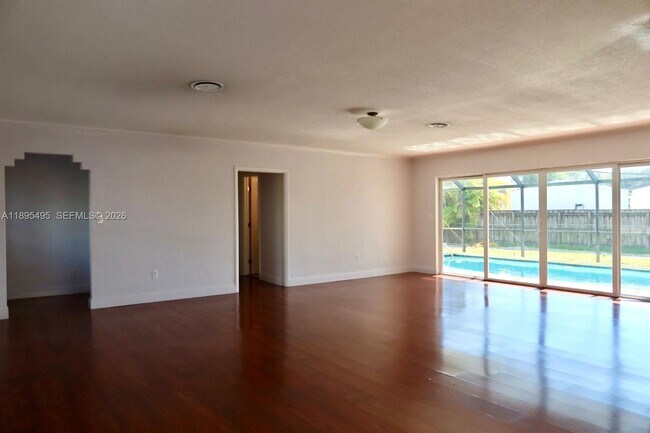 Foto del edificio - 6420 Miller Dr