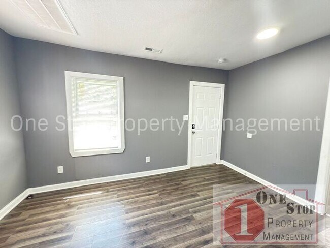 Foto del edificio - Beautiful 3 Bedroom 1 Bathroom Home in Kansas City!