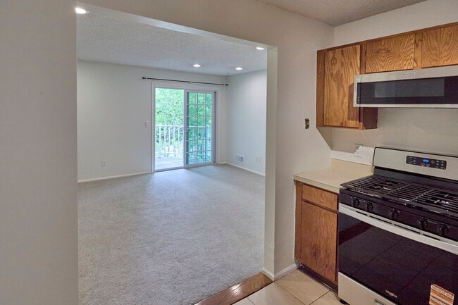 Building Photo - 425 Poets Way