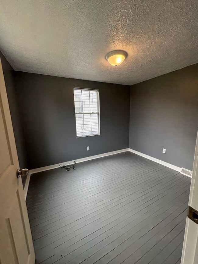 Building Photo - Two bedroom one bathroom home for rent