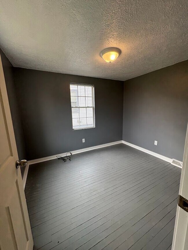 Foto del edificio - Two bedroom one bathroom home for rent