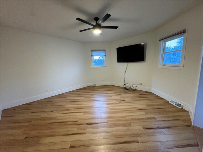 Foto del edificio - 115 W 6th St