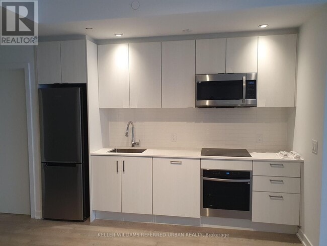 Building Photo - 1926 Lake Shore Blvd W