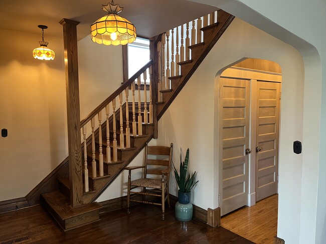 Entryway - 1054 Desoto St
