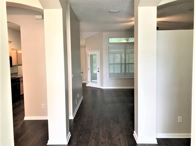 Foto del edificio - 2578 Blackstone Court