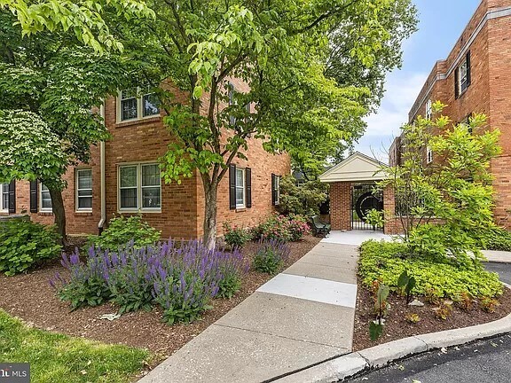 Walking alley - 42 Conshohocken State Rd