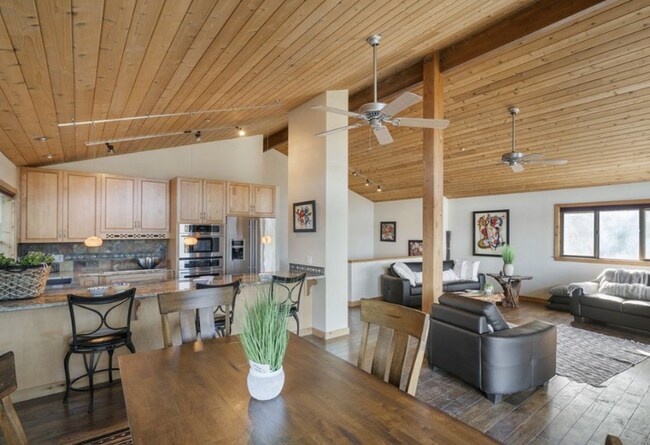 Building Photo - 22139 Alta Dr
