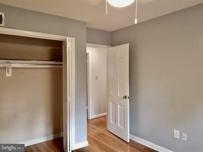 Foto del edificio - Charming 3-Bedroom Rental in Falls Church with 2 Full Baths and Spacious Layout!
