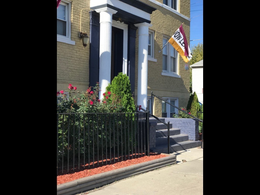 Primary Photo - Central Apartments