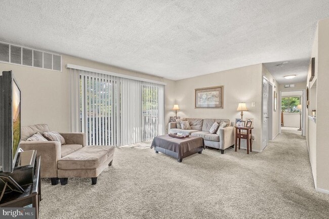 Foto del edificio - 105 Stockton Ct