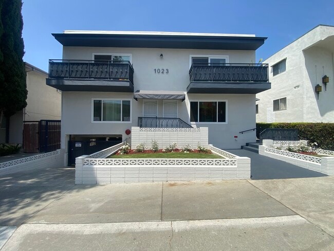 Building Photo - 1023 N Laurel Ave