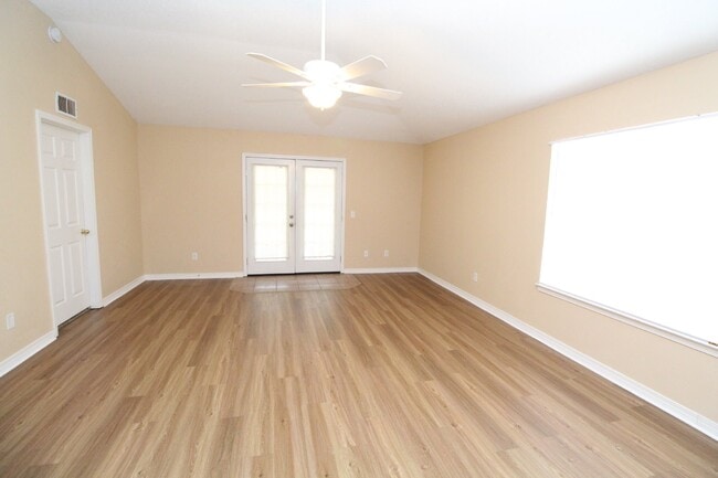 Building Photo - Beautiful Family Home Near Top Schools & N...