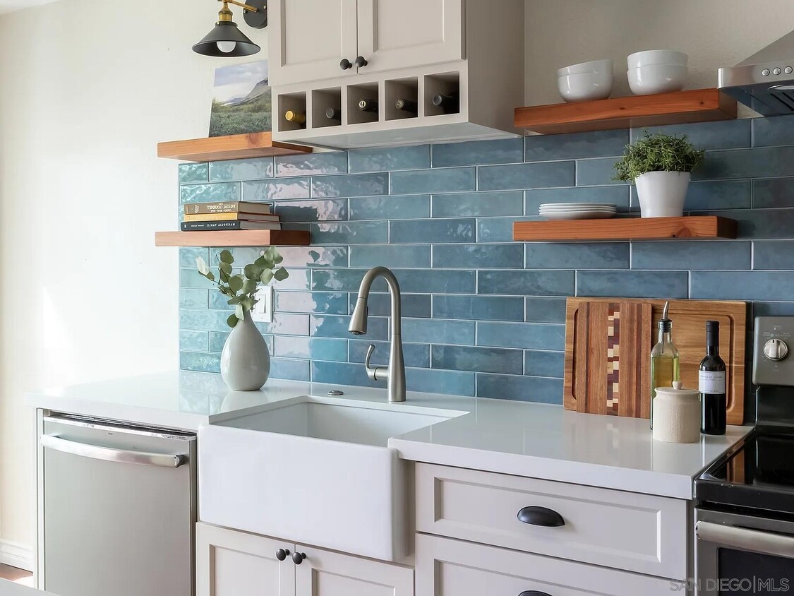 Foto principal - 4452 Mentone St